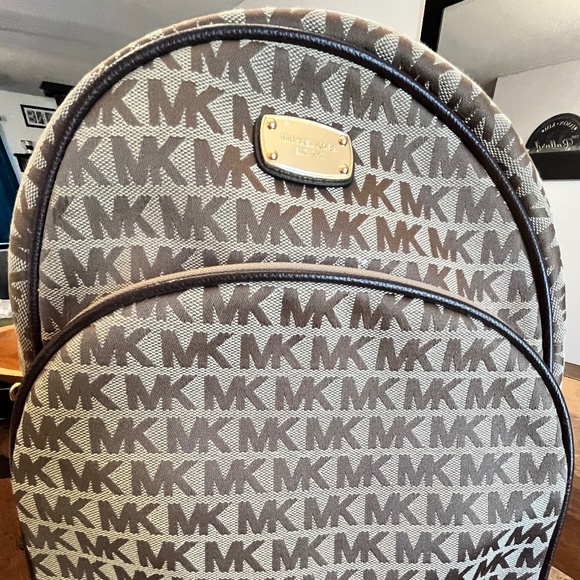 Michael Kors Logo backpack and matching wallet - Picture 1 of 7